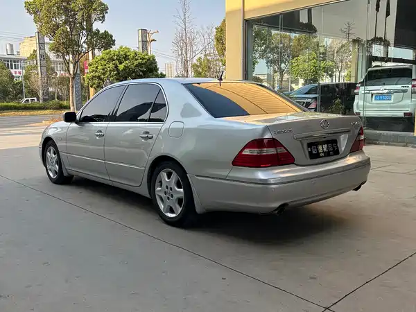 Lexus LS 2005