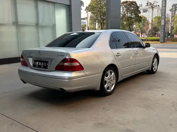 Lexus LS 2005