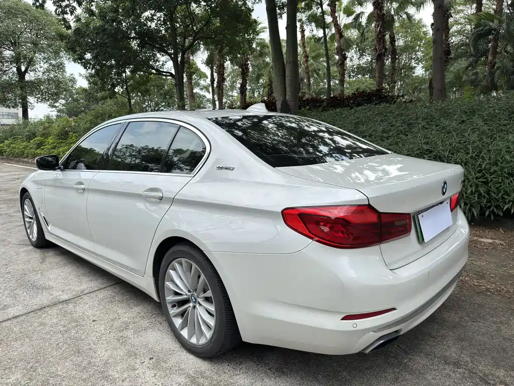 BMW 5 Series New Energy 2019 — фото 5