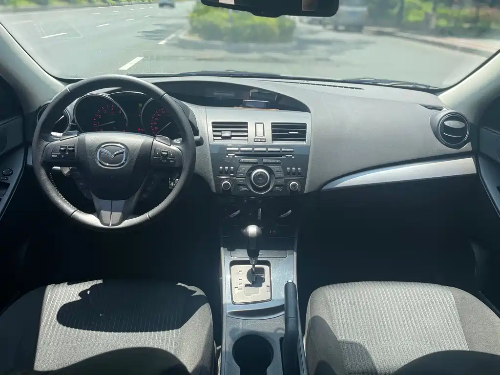 Mazda 3 Xingcheng 2016 — фото 10