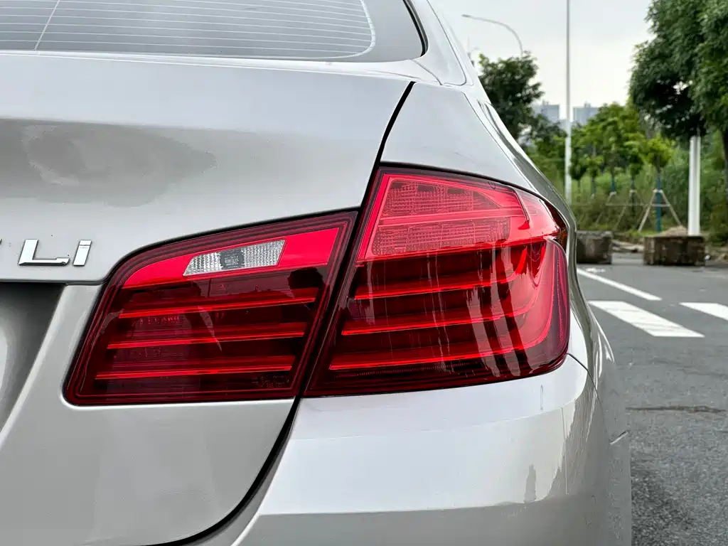 BMW 5 Series 2014 — фото 16