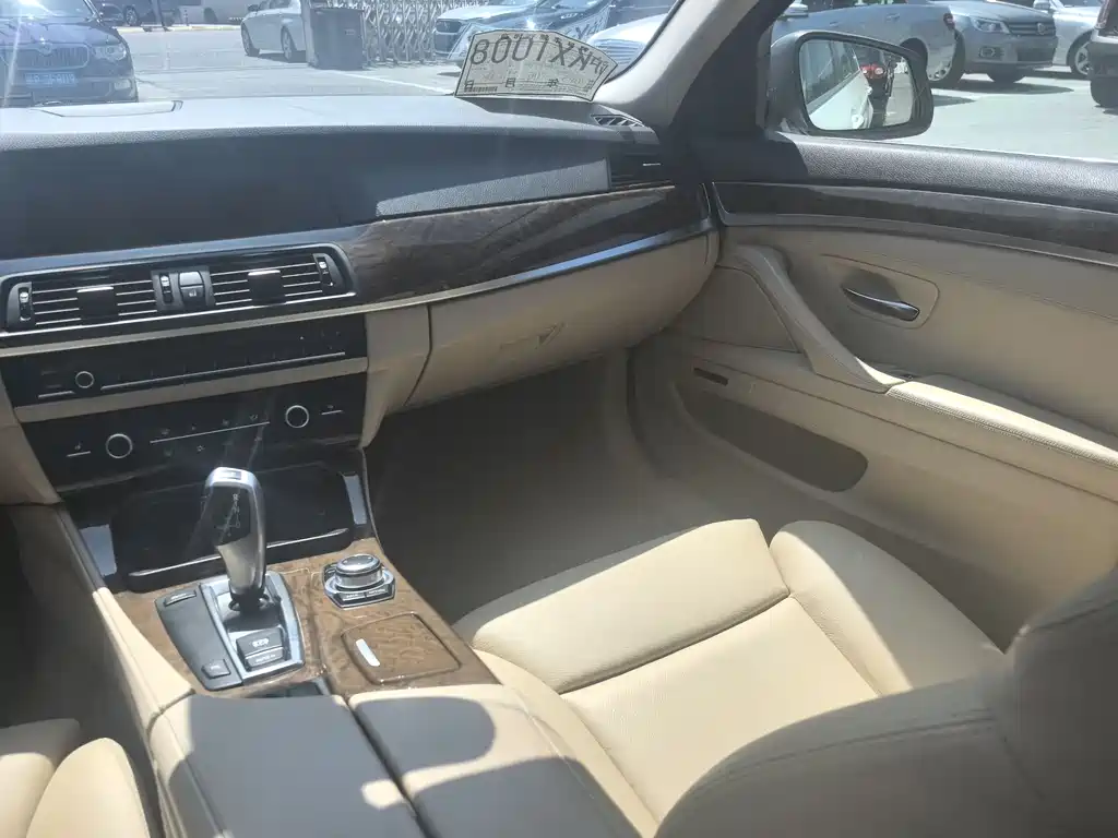 BMW 5 Series 2011 — фото 11