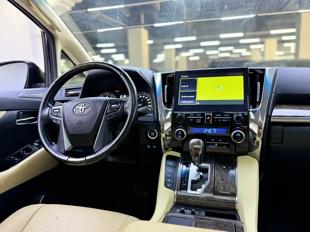 Toyota Alphard 2022 — фото 17