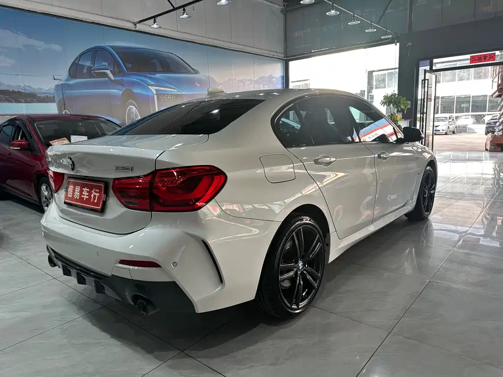 BMW 1 Series 2022 — фото 16