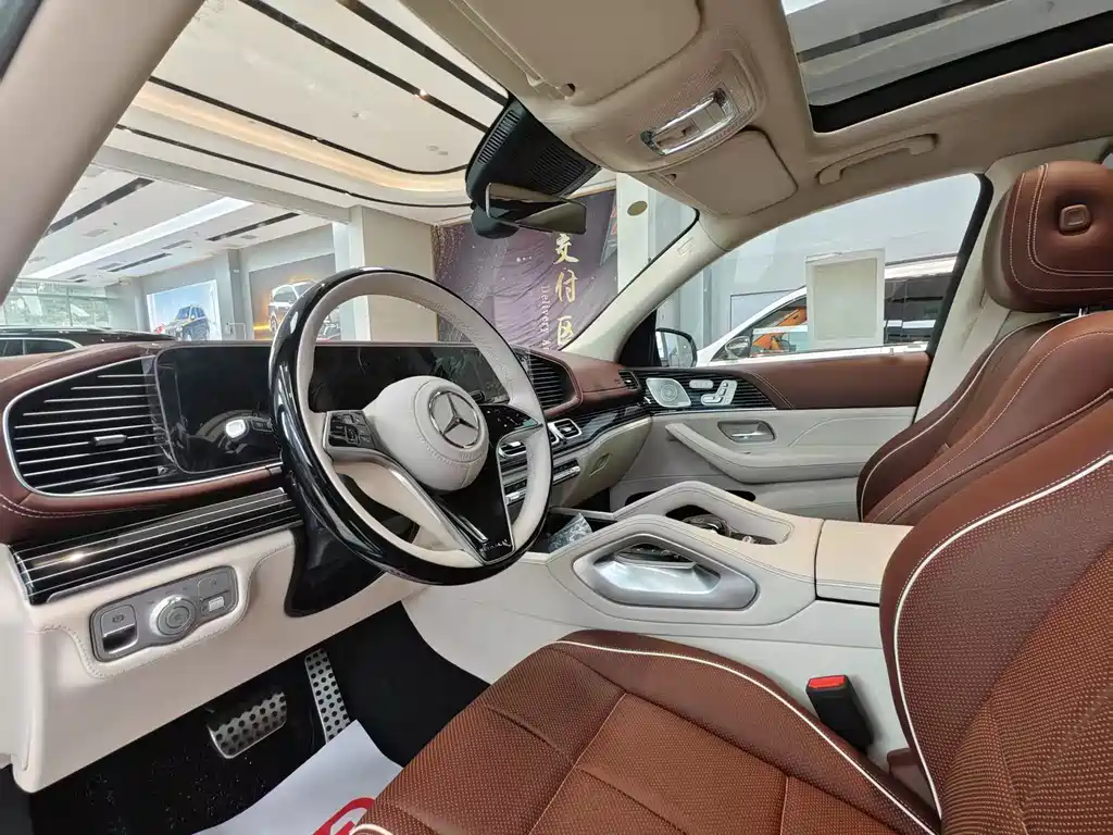 Mercedes-Benz GLS — фото 12