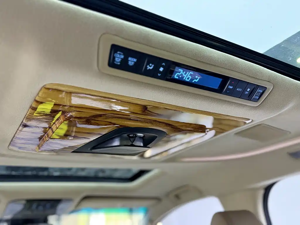Toyota Alphard 2022 — фото 16