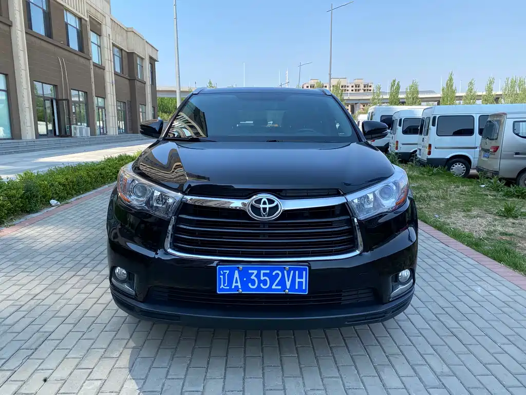 Toyota Highlander 2017 — фото 1