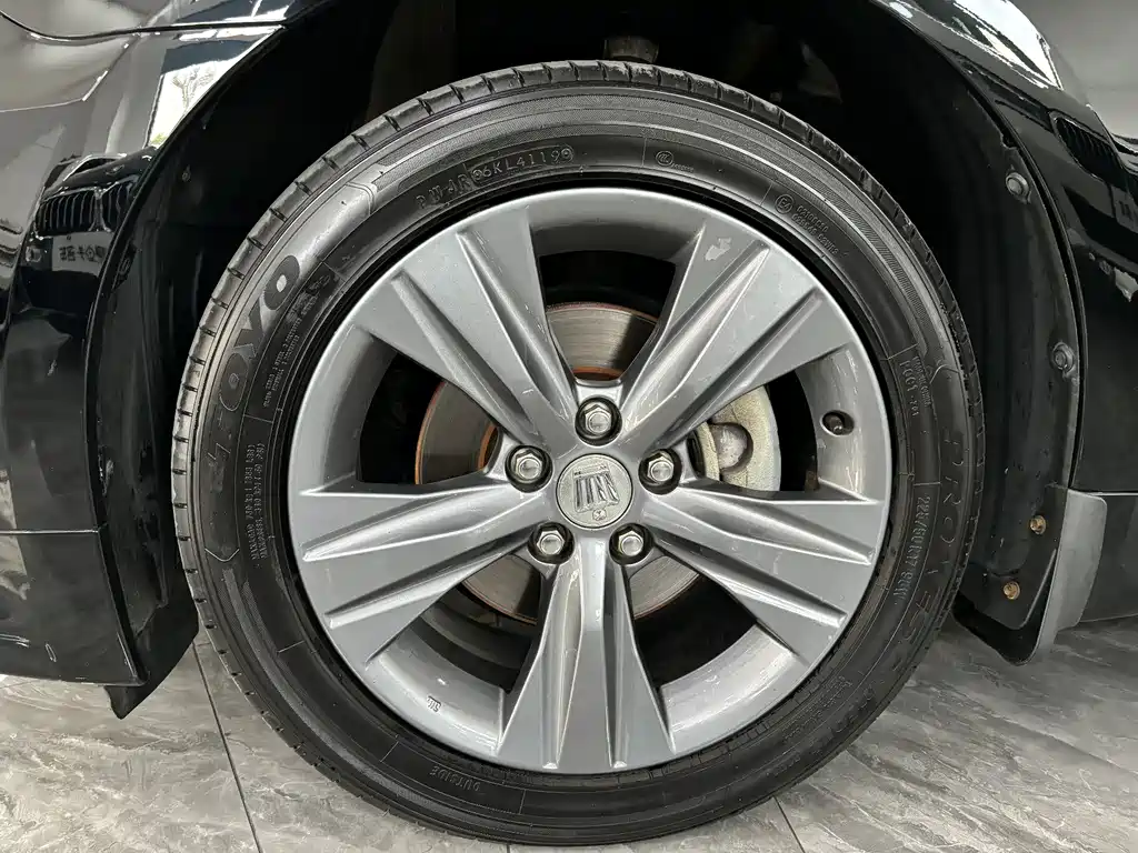 Toyota Crown 2017 — фото 16
