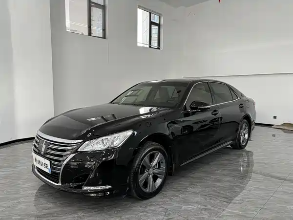Toyota Crown 2015