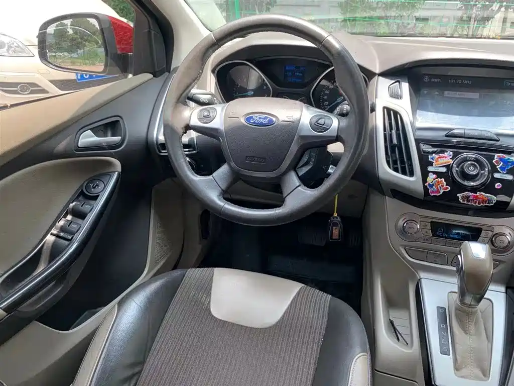 Ford Focus 2013 — фото 14