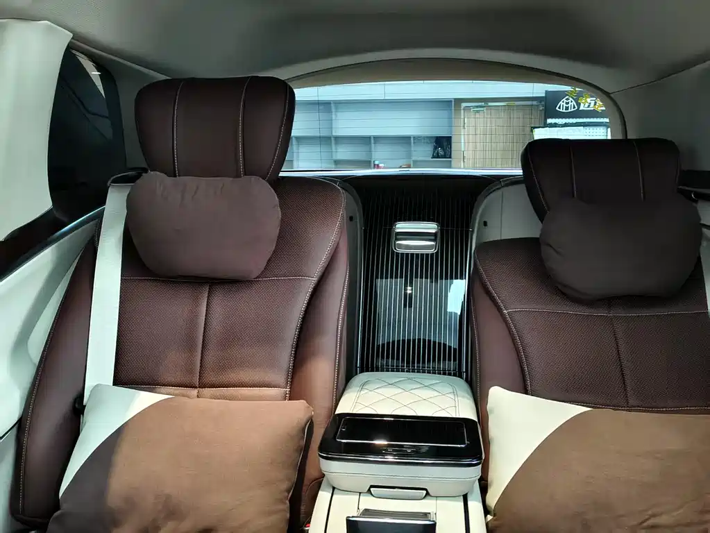 Mercedes-Benz GLS — фото 18