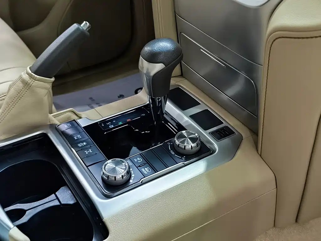 Toyota Land Cruiser 2019 — фото 18