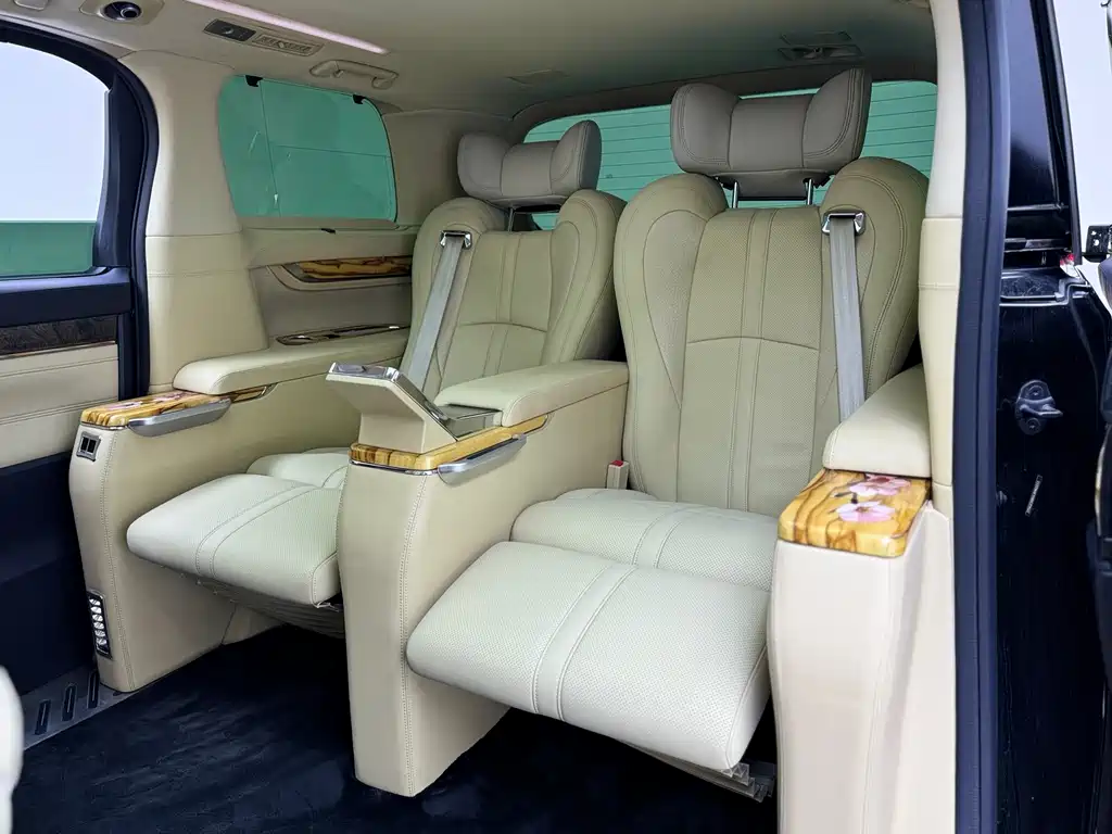 Toyota Alphard 2022 — фото 10