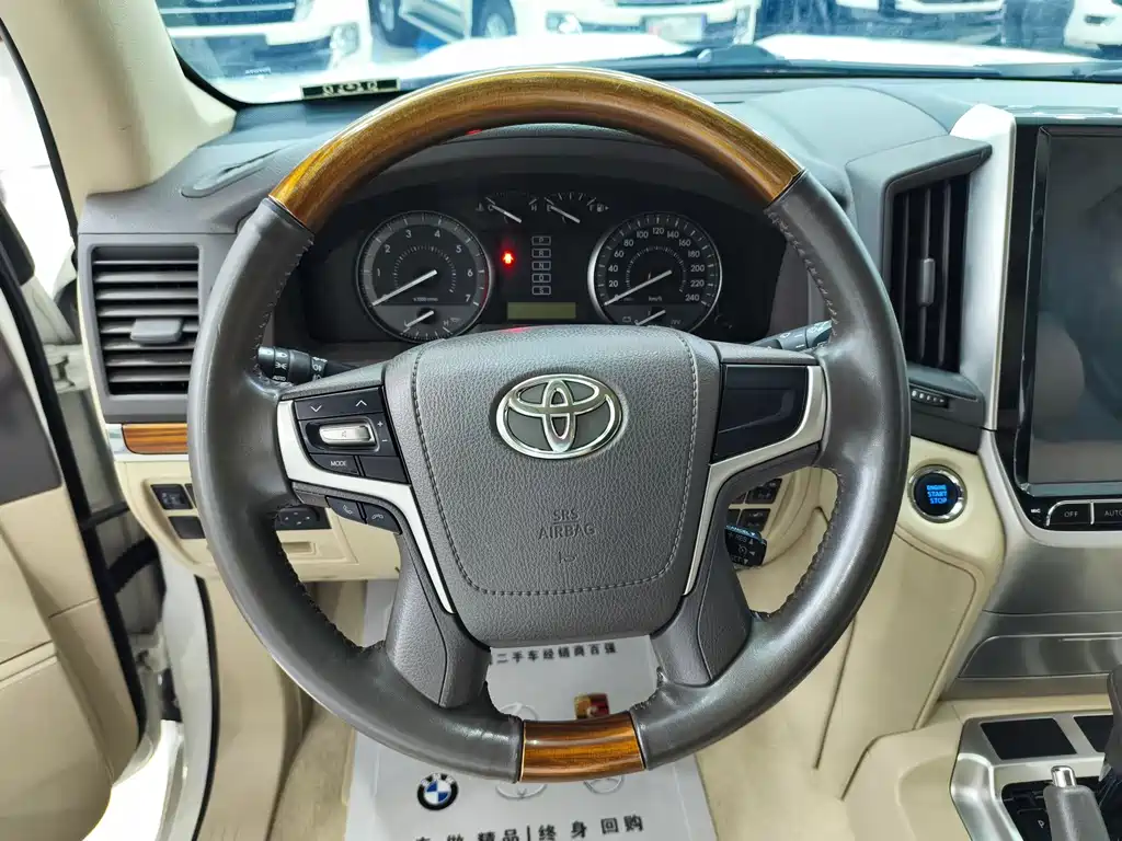 Toyota Land Cruiser 2019 — фото 11