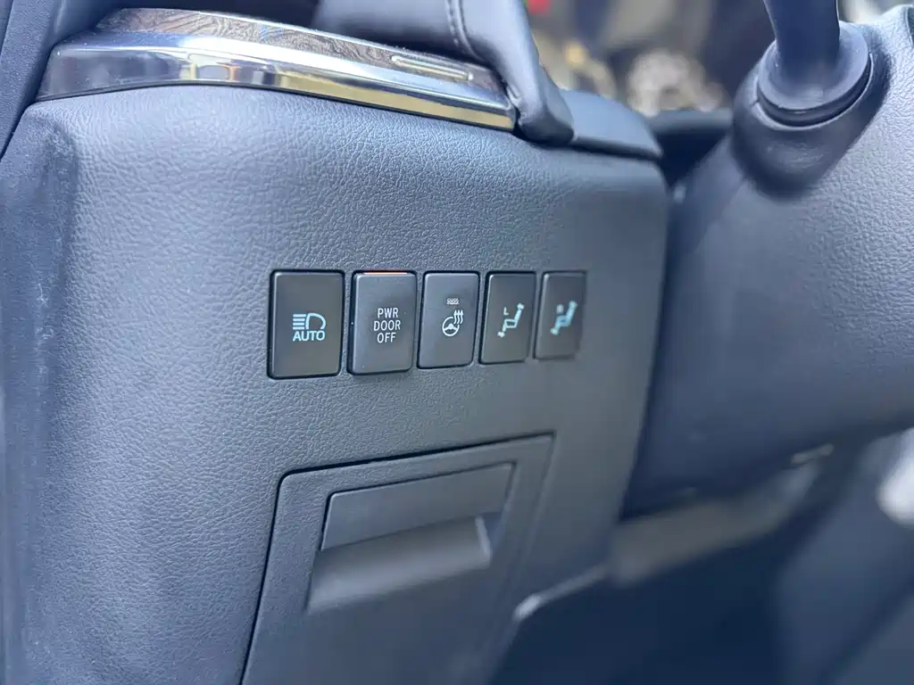 Toyota Alphard 2022 — фото 7