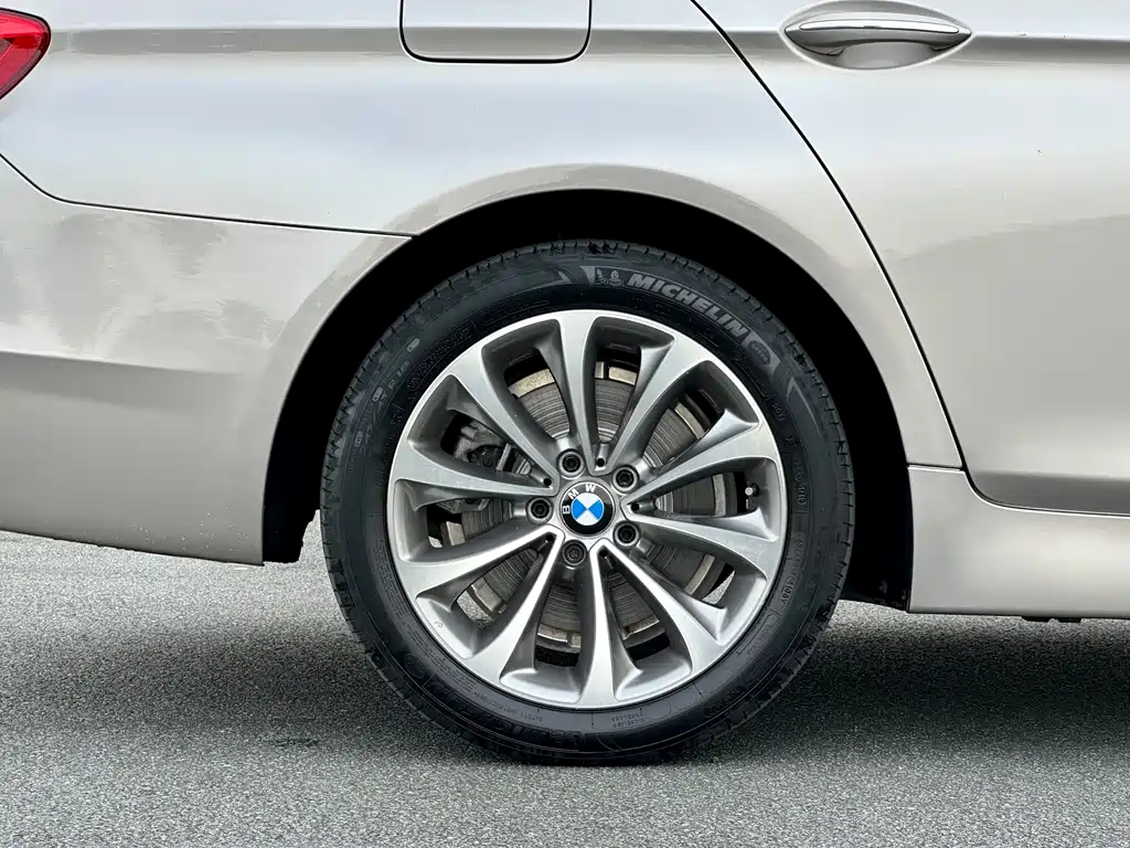 BMW 5 Series 2014 — фото 17