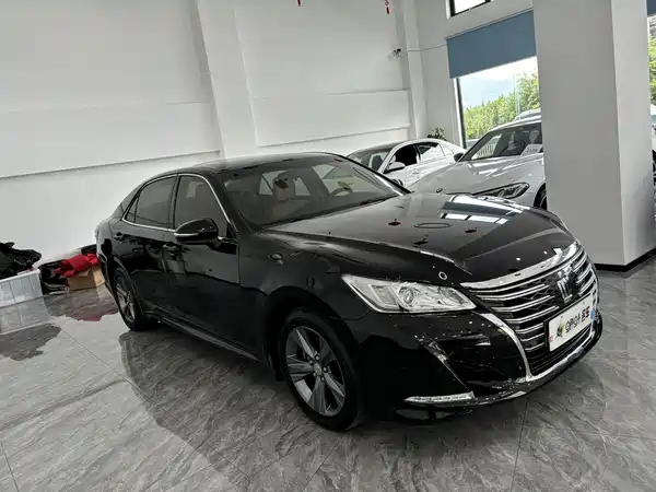 Toyota Crown 2015