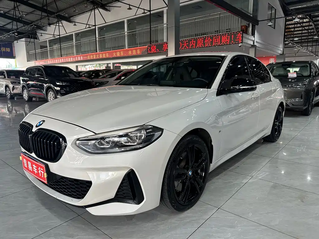 BMW 1 Series 2022 — фото 1