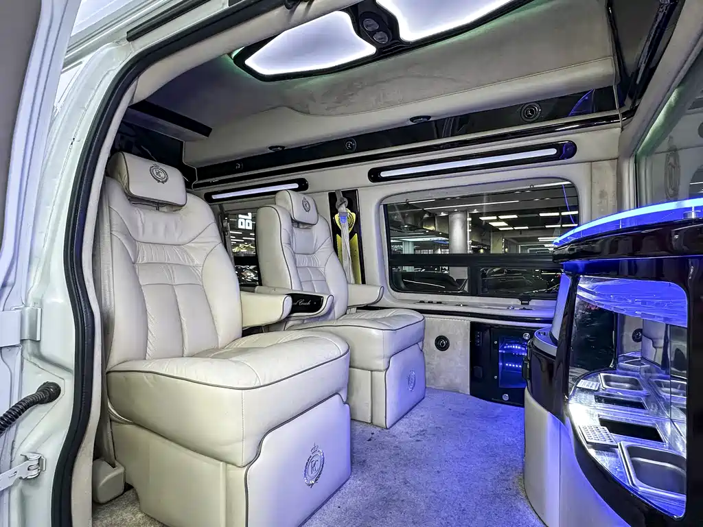 GMC Savana 2016 — фото 16