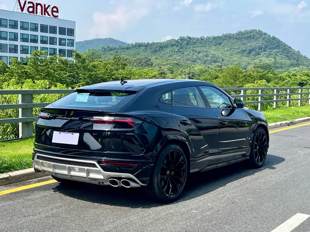 Lamborghini Urus 2021 — фото 6