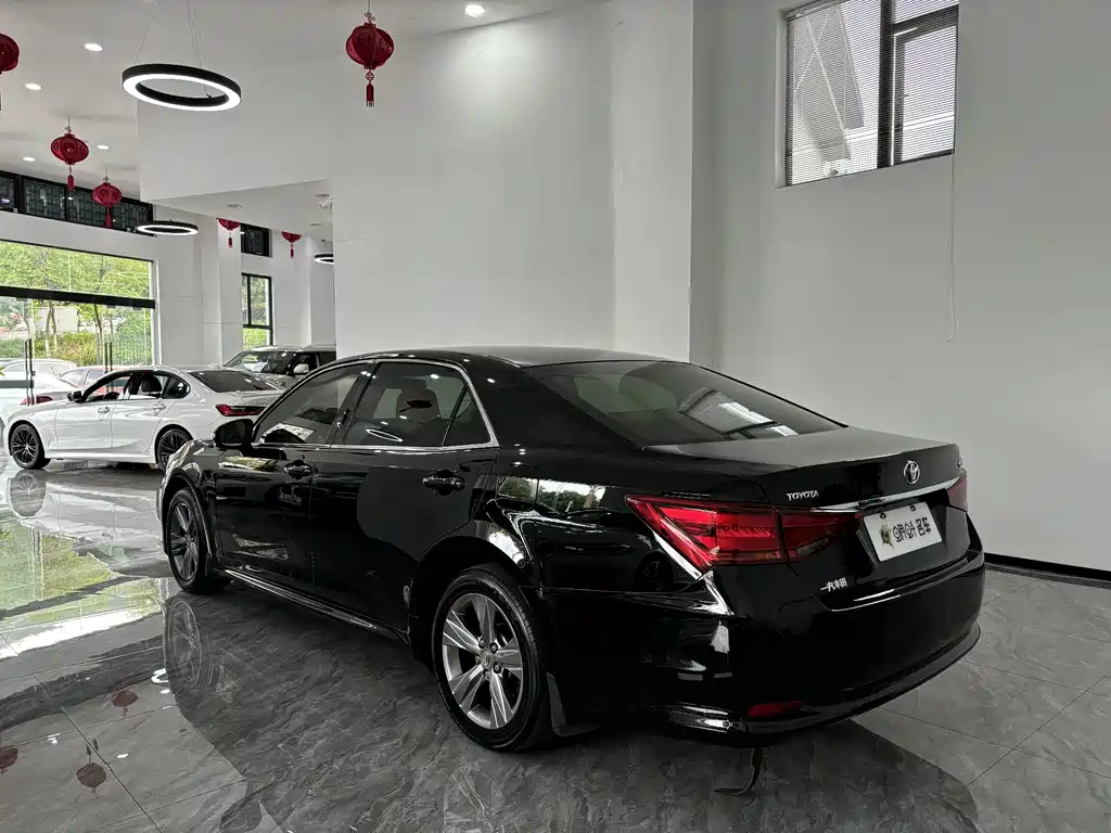 Toyota Crown 2017 — фото 6