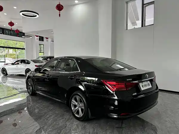 Toyota Crown 2015