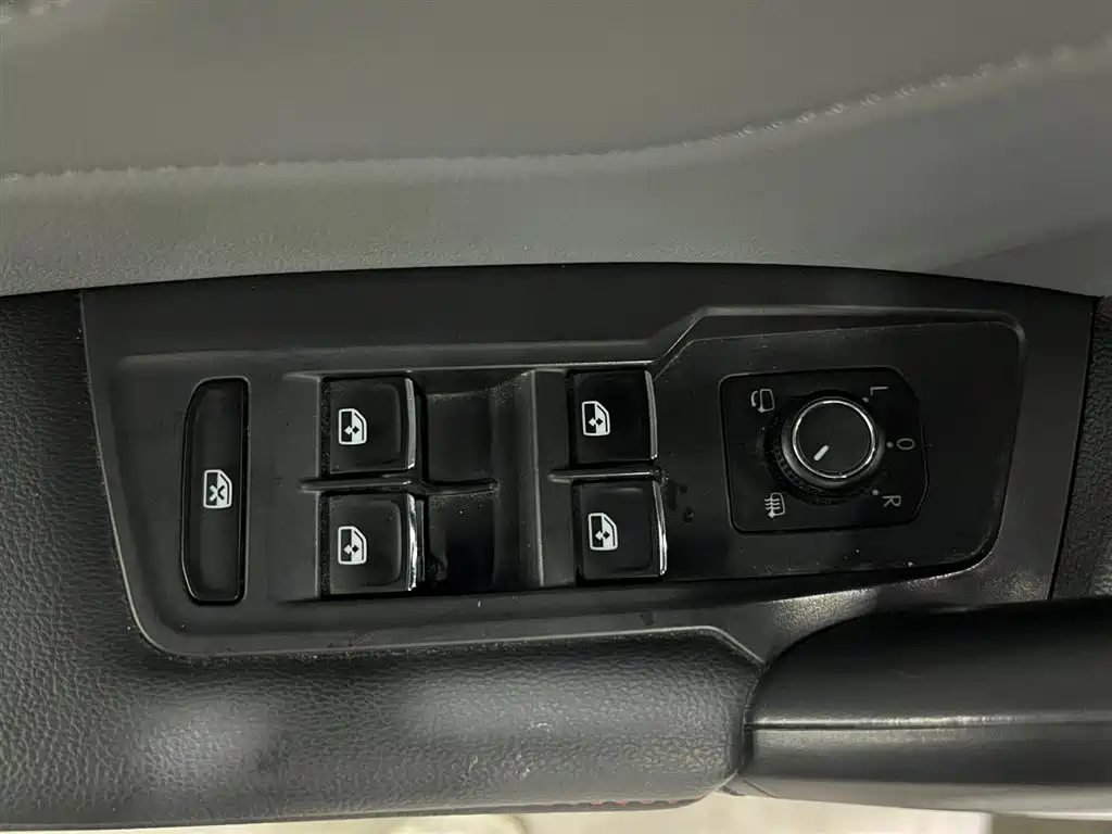 Volkswagen Tiguan X 2022 — фото 11