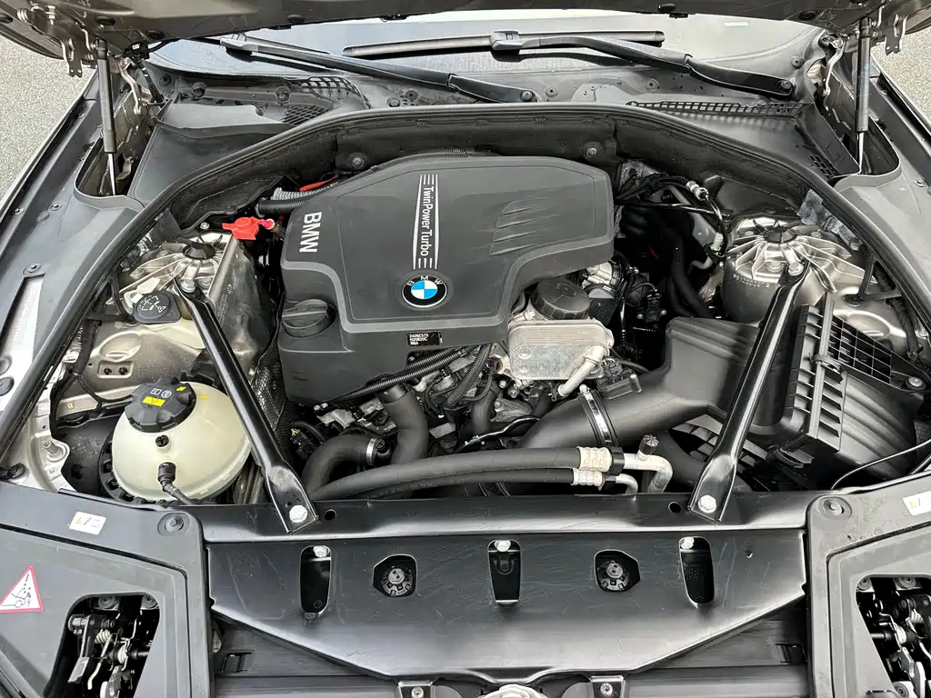 BMW 5 Series 2014 — фото 14