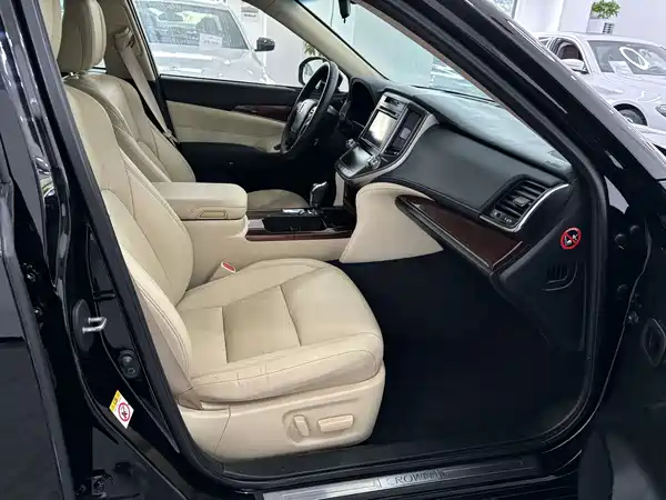 Toyota Crown 2015