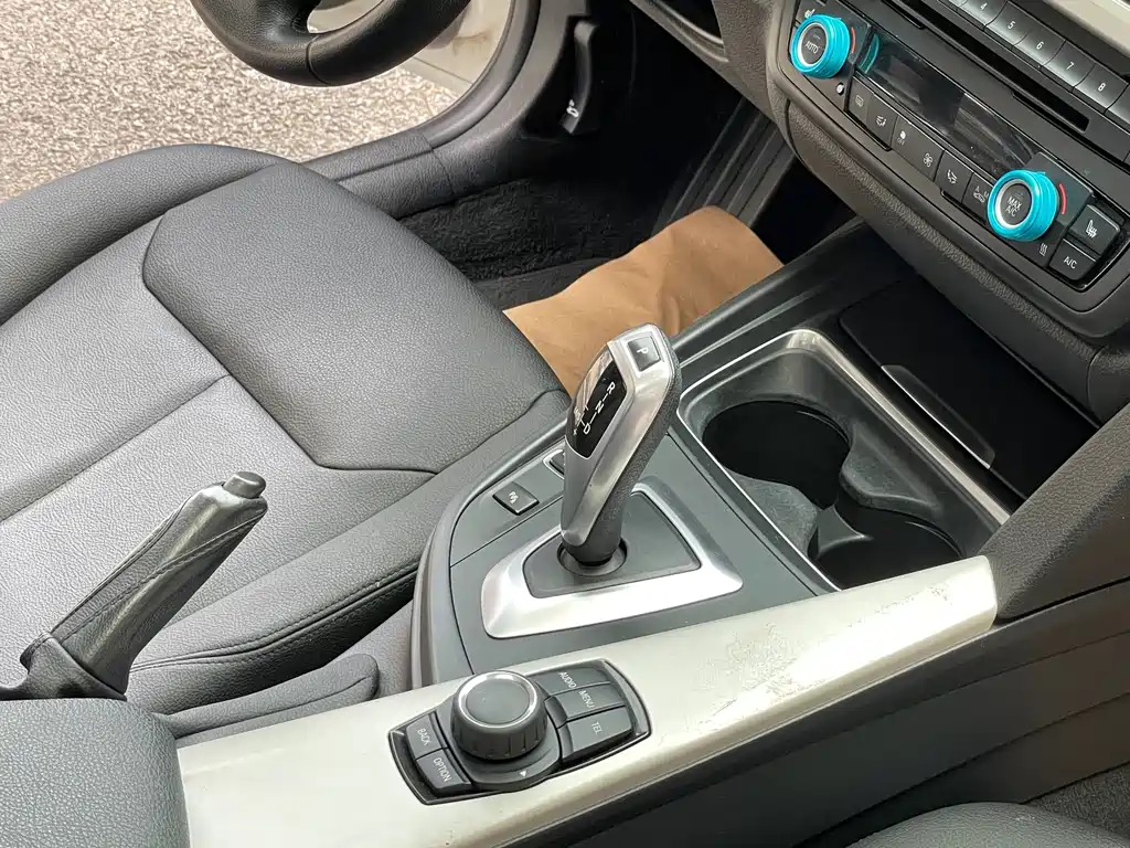 BMW 3 Series 2015 — фото 15