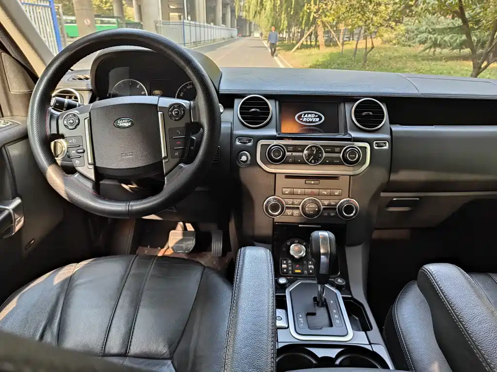 Land Rover Discovery 2012 — фото 13