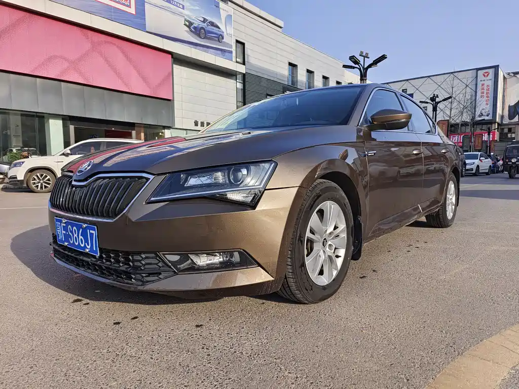 Skoda Superb 2017 — фото 1