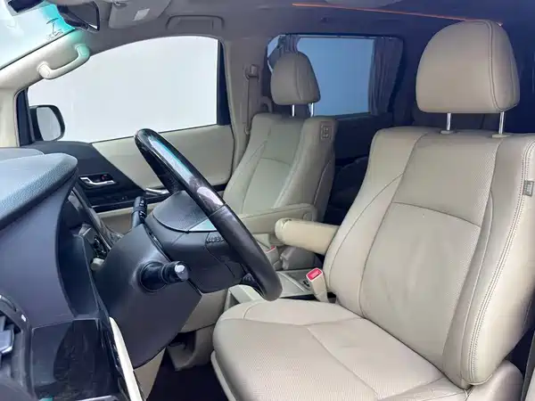 Toyota Alphard 2012