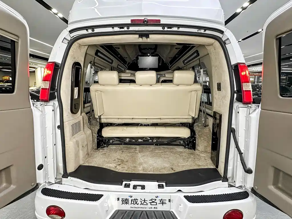 GMC Savana 2016 — фото 21