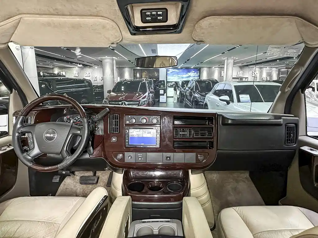 GMC Savana 2016 — фото 15