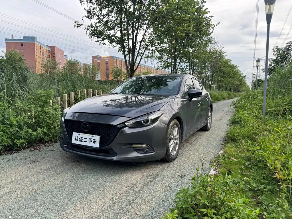 Mazda 3 Axela 2019 — фото 1