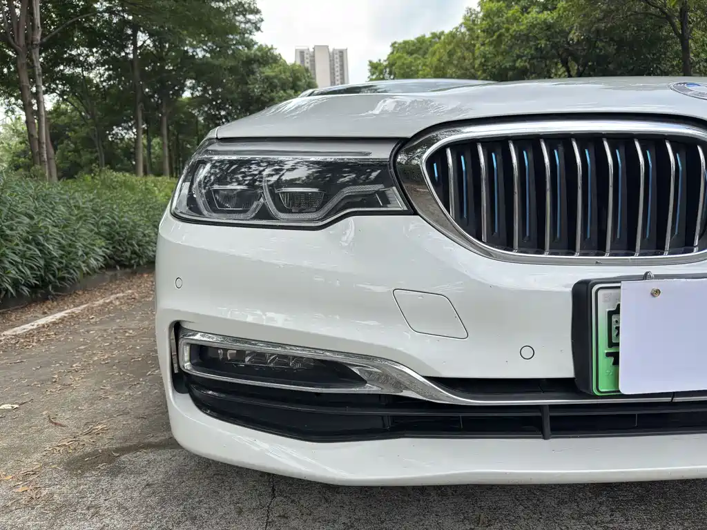 BMW 5 Series New Energy 2019 — фото 6