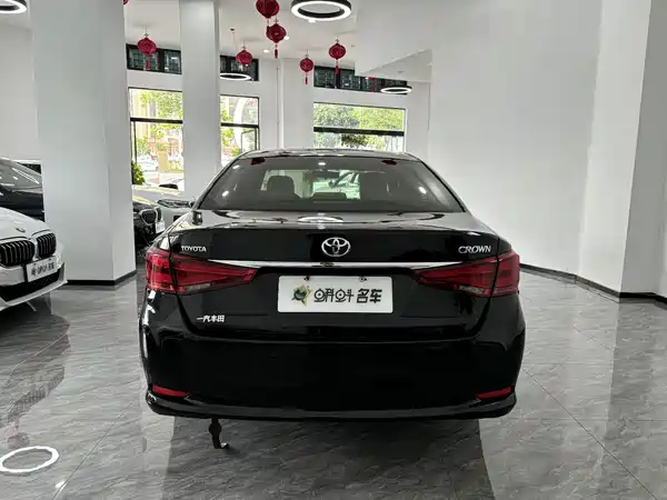 Toyota Crown 2015
