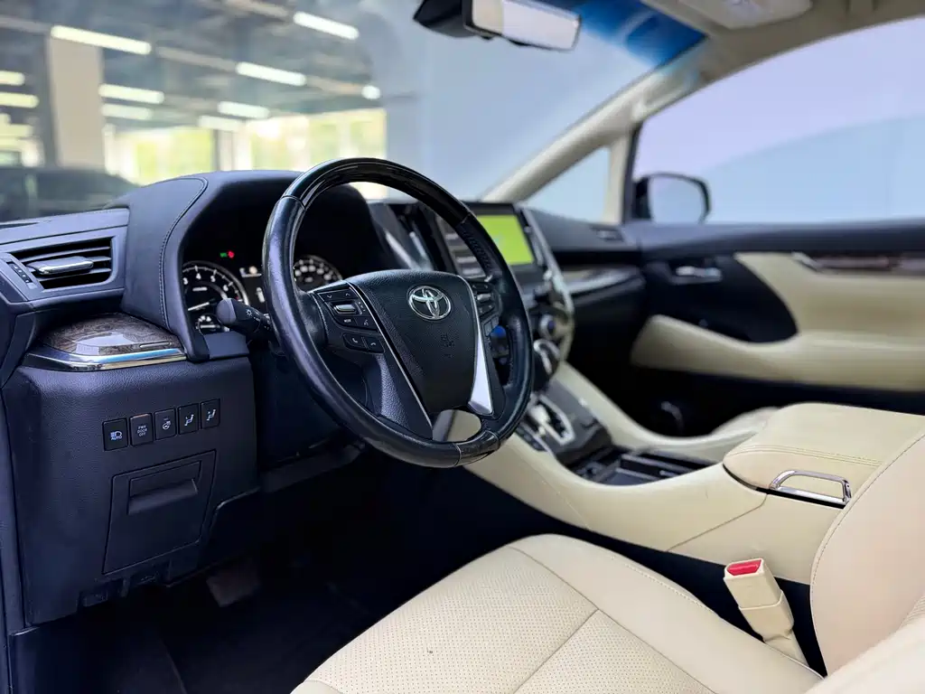 Toyota Alphard 2022 — фото 6