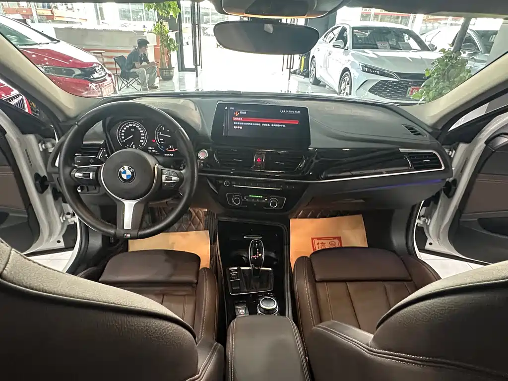BMW 1 Series 2022 — фото 10