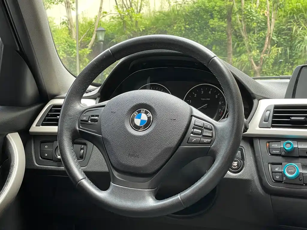 BMW 3 Series 2015 — фото 16