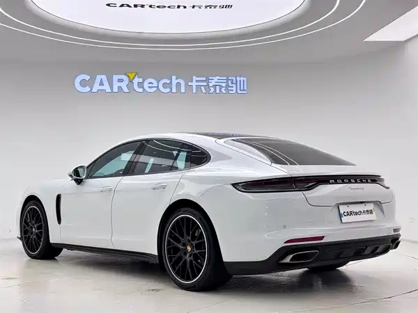 Porsche Panamera 2023