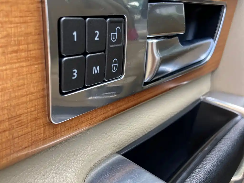 Land Rover Discovery 2012 — фото 10