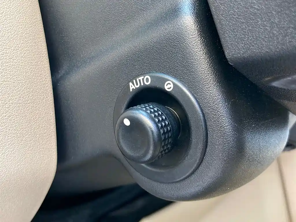 Land Rover Discovery 2012 — фото 19