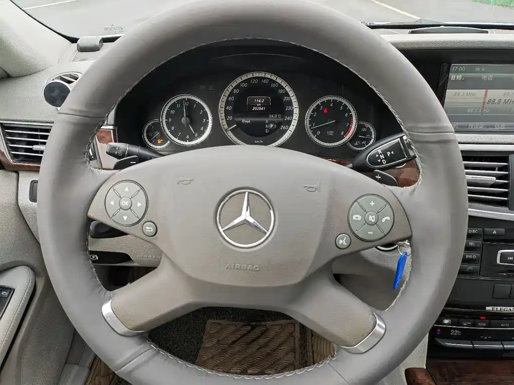 Mercedes-Benz E-Class 2013 — фото 14