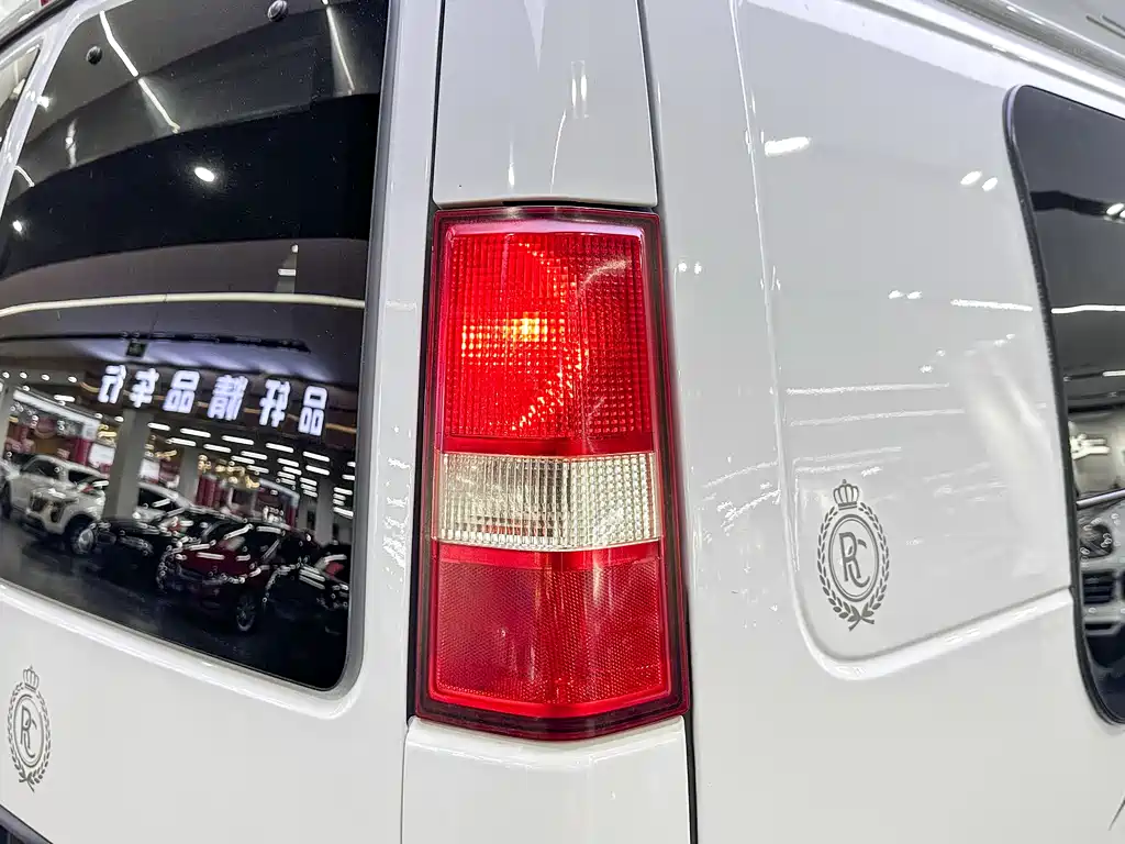 GMC Savana 2016 — фото 9