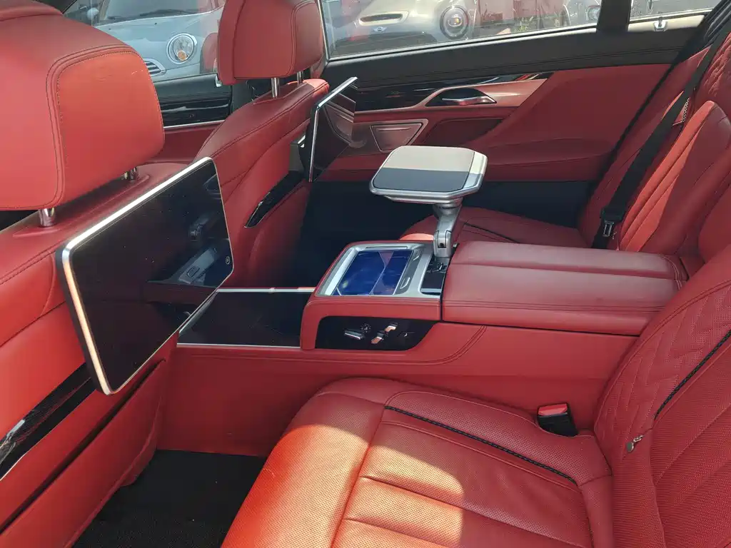 BMW 7 Series 2017 — фото 17