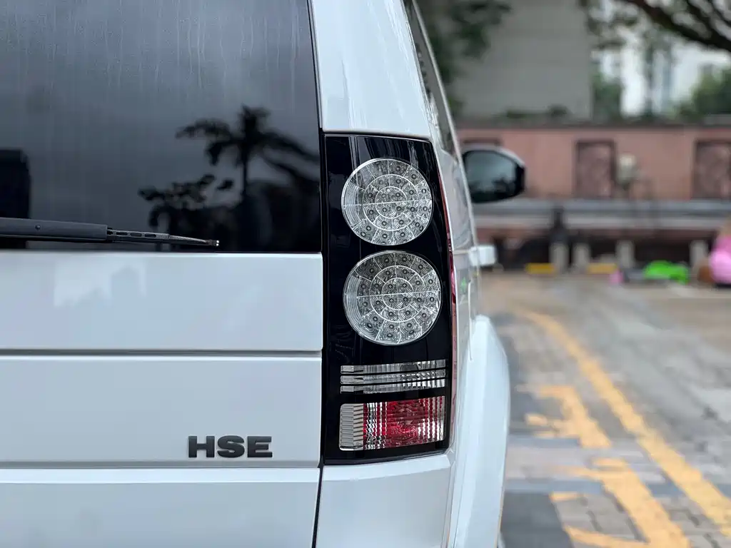 Land Rover Discovery 2015 — фото 17