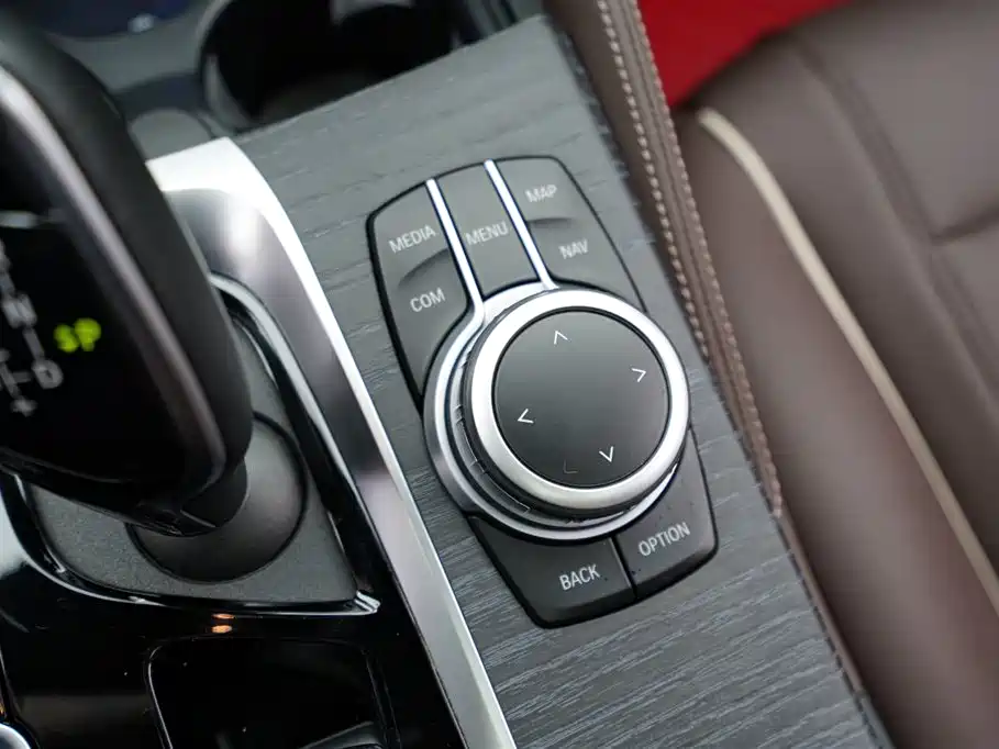 BMW 5 Series 2022 — фото 14