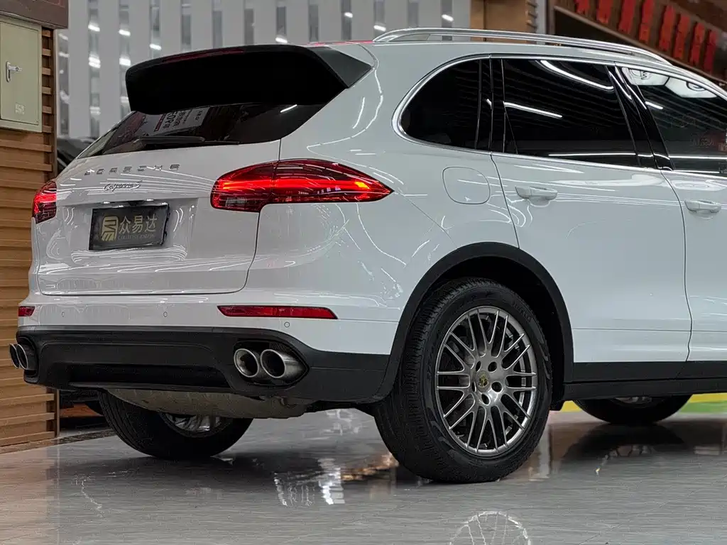 Porsche Cayenne 2015 — фото 12